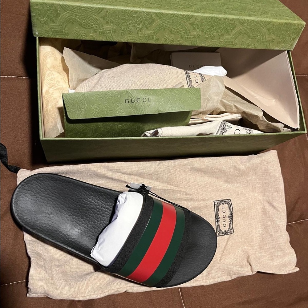 Gucci Men's Black Slides with Red and Green Accents